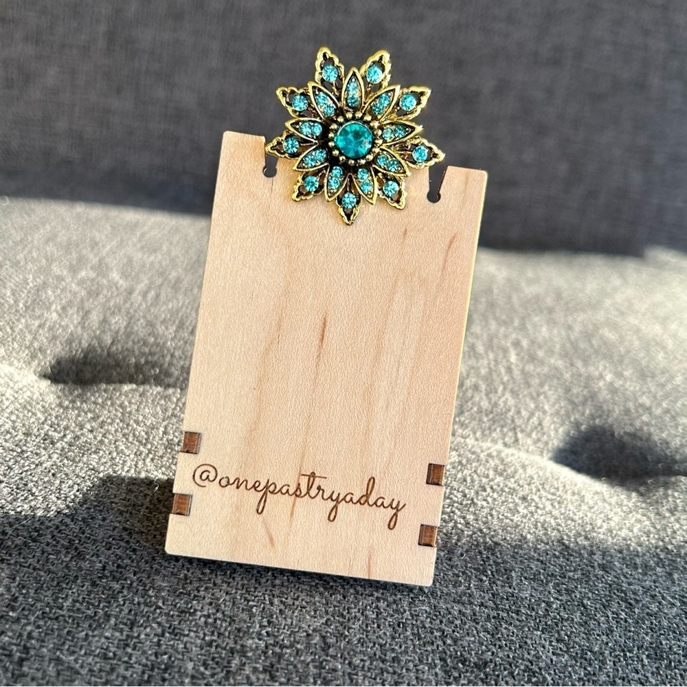 Austrian Crystal Rhinestone Fashion Brooch Pin, Blue, Aqua, Gold (STAR) - Picture 11 of 16